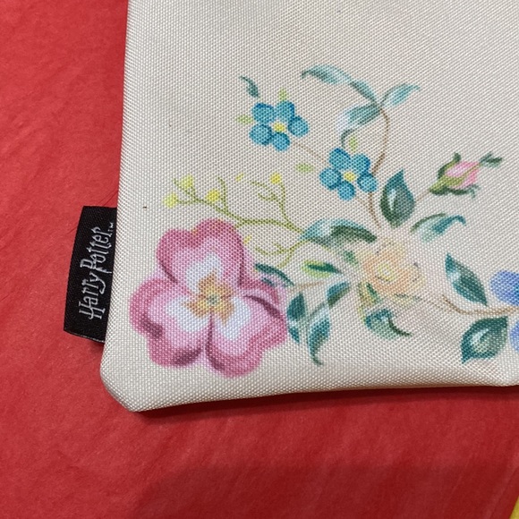 ⬇️ price drop ⬇️Loungefly Harry Potter Deathly Hallows Gold Floral Makeup Bag - Picture 6 of 10